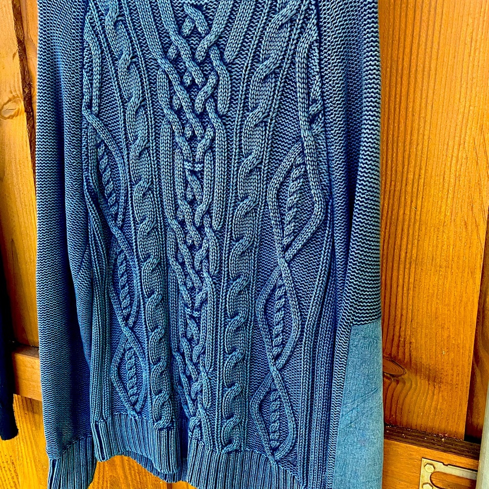 Great casual sweater with patch sleeves